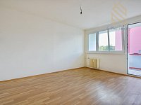 Pronájem bytu 2+1 s lodžií, 60 m² – Louny, ul. Jana Švermy - IMG_2597.jpg
