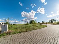 Stavební pozemek 657 m² s kompletními sítěmi, ul. Na Výsluní, Horoměřice - 9.jpg