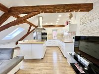 Prodej Bytového Domu s Komerčními Prostorami a Pozemkem - 10.jpg