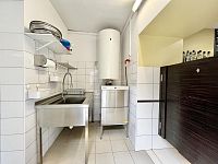 Prodej Bytového Domu s Komerčními Prostorami a Pozemkem - 9.jpg