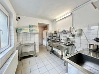 Prodej Bytového Domu s Komerčními Prostorami a Pozemkem - 8.jpg