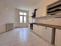 Prostorný 3+1 (100 m²) s balkonem v srdci Vinohrad