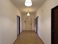 Prostorný 3+1 (100 m²) s balkonem v srdci Vinohrad - 10.jpg