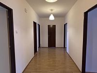 Prostorný 3+1 (100 m²) s balkonem v srdci Vinohrad - 12.jpg