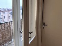 Prostorný 3+1 (100 m²) s balkonem v srdci Vinohrad - 13.jpg