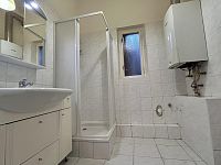 Prostorný 3+1 (100 m²) s balkonem v srdci Vinohrad - 17.jpg