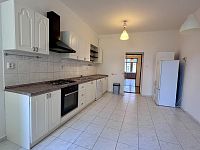 Prostorný 3+1 (100 m²) s balkonem v srdci Vinohrad - 2.jpg