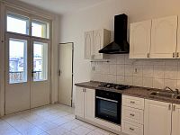 Prostorný 3+1 (100 m²) s balkonem v srdci Vinohrad - 3.jpg