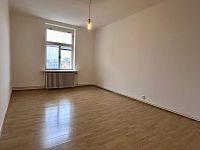 Prostorný 3+1 (100 m²) s balkonem v srdci Vinohrad - 7.jpg