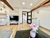 Prodej Bytového Domu s Komerčními Prostorami a Pozemkem - 12.jpg