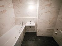 Prémiové 3+kk se zahradou, balkonem a parkovacím stáním – klid u lesa na Smíchově - 11.jpg