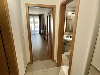 Prodej zařízeného ateliéru 2+kk s lodžií, sklepem a parkováním – Tesla Hloubětín, Praha 9 - 11.jpg