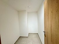 Prodej zařízeného ateliéru 2+kk s lodžií, sklepem a parkováním – Tesla Hloubětín, Praha 9 - 9.jpg