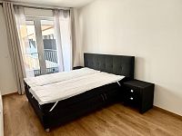 Prodej zařízeného ateliéru 2+kk s lodžií, sklepem a parkováním – Tesla Hloubětín, Praha 9 - 8.jpg