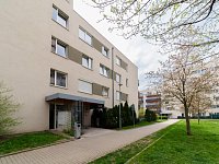 Prodej slunného bytu 2+kk s balkonem a garáži – Rezidence Krásná Hůrka, Praha 5 - Stodůlky - 12.jpg