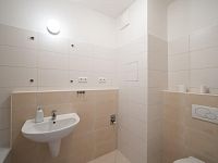 Prodej slunného bytu 2+kk s balkonem a garáži – Rezidence Krásná Hůrka, Praha 5 - Stodůlky - 8.jpg