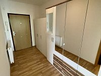 Prostorný byt 2+kk (68 m²) se 2 lodžiemi, garáží a společnou zahradou – Praha 5 (Barrandov) - 10.jpg