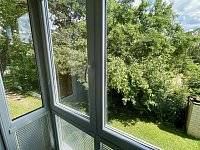 Prostorný byt 2+kk (68 m²) se 2 lodžiemi, garáží a společnou zahradou – Praha 5 (Barrandov) - 14.jpg