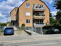 Prostorný byt 2+kk (68 m²) se 2 lodžiemi, garáží a společnou zahradou – Praha 5 (Barrandov) - 18.jpg