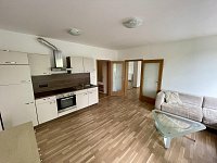 Prostorný byt 2+kk (68 m²) se 2 lodžiemi, garáží a společnou zahradou – Praha 5 (Barrandov) - 3.jpg