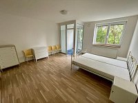 Prostorný byt 2+kk (68 m²) se 2 lodžiemi, garáží a společnou zahradou – Praha 5 (Barrandov) - 5.jpg