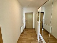 Prostorný byt 2+kk (68 m²) se 2 lodžiemi, garáží a společnou zahradou – Praha 5 (Barrandov) - 9.jpg