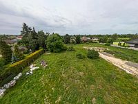 Stavební pozemek 906 m² s kompletními sítěmi, ul. V Dubinách, Nové Jirny