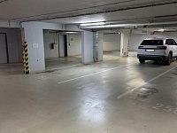 Pronájem garážového stání – Praha 8, Karlín (Křižíkova) - 2.jpg
