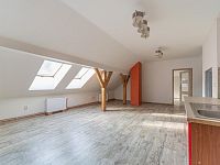 Prostorný dům s apartmány a podnikatelským potenciálem v srdci přírody – Těšíkov