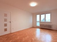 Pronájem bytu 3+1, 78 m², po rekonstrukci, balkon, centrum Mohelnice - obýací pokoj