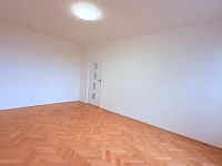 Pronájem bytu 3+1, 78 m², po rekonstrukci, balkon, centrum Mohelnice - obývací pokoj