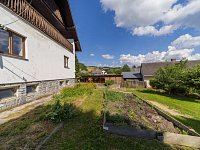 Velkorysý dům s potenciálem vícegeneračního bydlení i rekreace v srdci Velkých Losin - Část zahrady