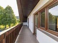 Velkorysý dům s potenciálem vícegeneračního bydlení i rekreace v srdci Velkých Losin - Lodžie 2. nadzemní podlaží