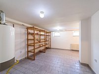 Velkorysý dům s potenciálem vícegeneračního bydlení i rekreace v srdci Velkých Losin - Pprostor ve sklepě s připravenými rozvody vody a odpaů pro možné wellness