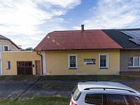 Rodinný dům 4+1 s pozemkem 1 029 m², garáží, sklepem a velkou půdou | Břidličná - Čelní pohled na dům