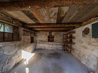 Rodinný dům 4+1 s pozemkem 1 029 m², garáží, sklepem a velkou půdou | Břidličná - Garáž