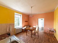 Rodinný dům 4+1 s pozemkem 1 029 m², garáží, sklepem a velkou půdou | Břidličná - Kuchyně