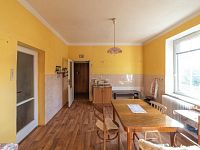 Rodinný dům 4+1 s pozemkem 1 029 m², garáží, sklepem a velkou půdou | Břidličná - Kuchyně