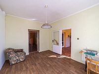 Rodinný dům 4+1 s pozemkem 1 029 m², garáží, sklepem a velkou půdou | Břidličná - Obývací pokoj