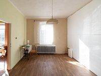 Rodinný dům 4+1 s pozemkem 1 029 m², garáží, sklepem a velkou půdou | Břidličná - Obývací pokoj
