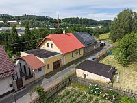 Rodinný dům 4+1 s pozemkem 1 029 m², garáží, sklepem a velkou půdou | Břidličná - Pohled na dům