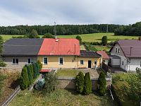 Rodinný dům 4+1 s pozemkem 1 029 m², garáží, sklepem a velkou půdou | Břidličná - Pohled na dům od zahrady