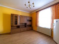 Rodinný dům 4+1 s pozemkem 1 029 m², garáží, sklepem a velkou půdou | Břidličná - Pokoj