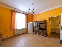 Rodinný dům 4+1 s pozemkem 1 029 m², garáží, sklepem a velkou půdou | Břidličná - Pokoj