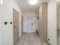 Byt 3+1 po kompletní rekonstrukci, balkon, krásný výhled | Krchleby - chodba II.jpg