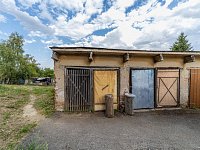 Byt 3+1 po kompletní rekonstrukci, balkon, krásný výhled | Krchleby - dřevěná kůlna.jpg