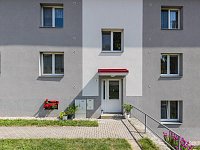 Byt 3+1 po kompletní rekonstrukci, balkon, krásný výhled | Krchleby - hlavní vchod.jpg