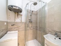Byt 3+1 po kompletní rekonstrukci, balkon, krásný výhled | Krchleby - koupelna I.jpg
