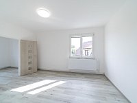 Byt 3+1 po kompletní rekonstrukci, balkon, krásný výhled | Krchleby - obývací pokoj.jpg