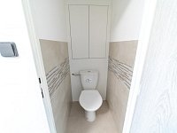 Byt 3+1 po kompletní rekonstrukci, balkon, krásný výhled | Krchleby - toaleta.jpg